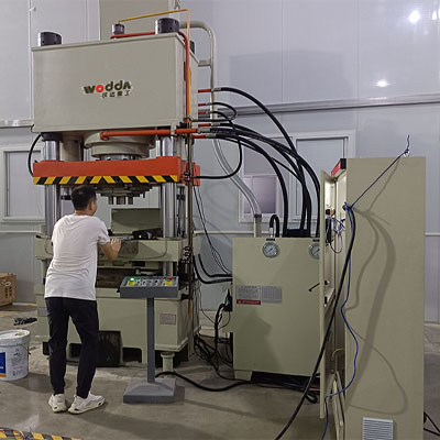 碳化硅粉末成型液压机_400吨四梁四柱液压机